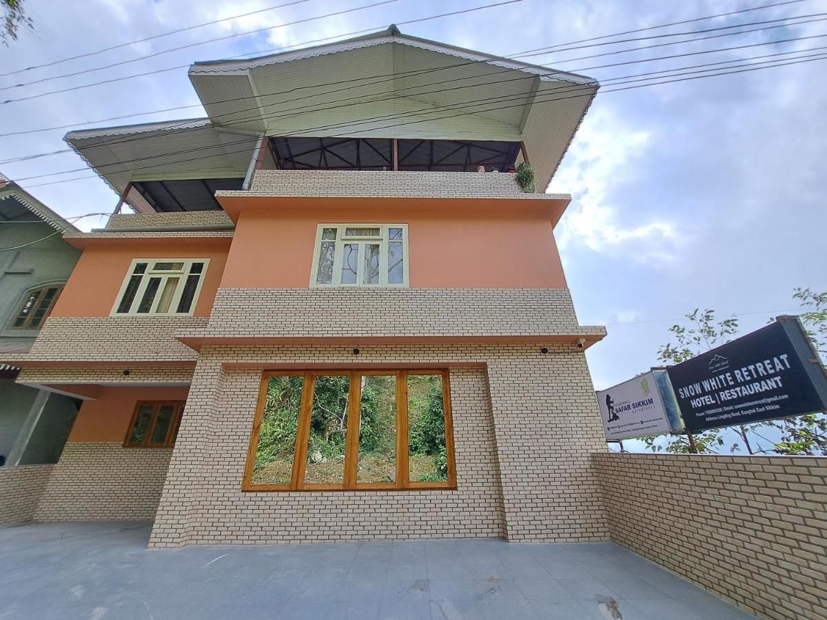 Snow White Retreat Hotel And Restaurant Gangtok Buitenkant foto