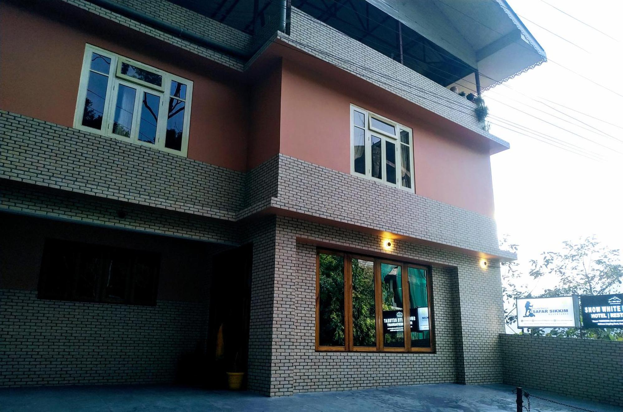 Snow White Retreat Hotel And Restaurant Gangtok Buitenkant foto